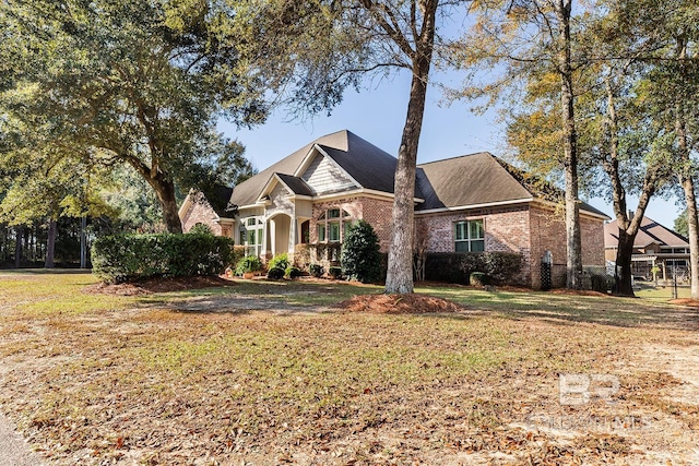 view of front facade with a front yard