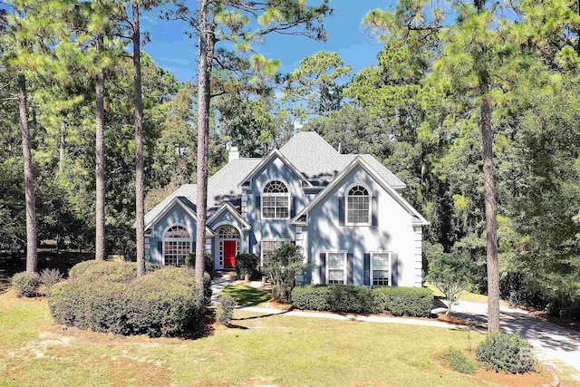 view of front of home featuring a front yard