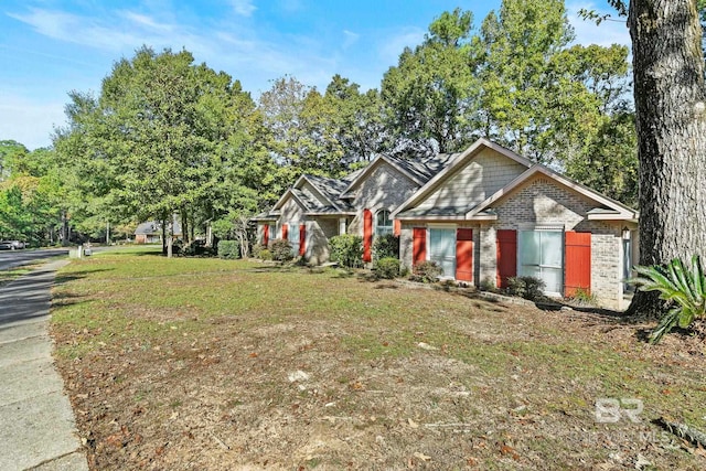 view of front of house with a front lawn