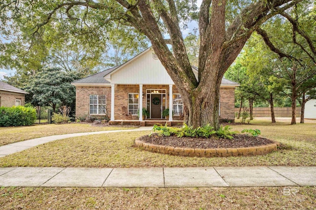 view of front of house with a front lawn