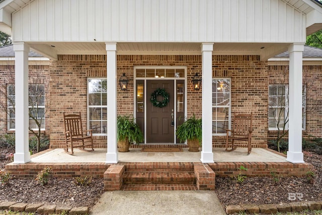 entrance to property featuring a porch