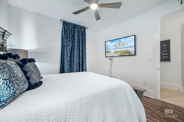bedroom with ceiling fan
