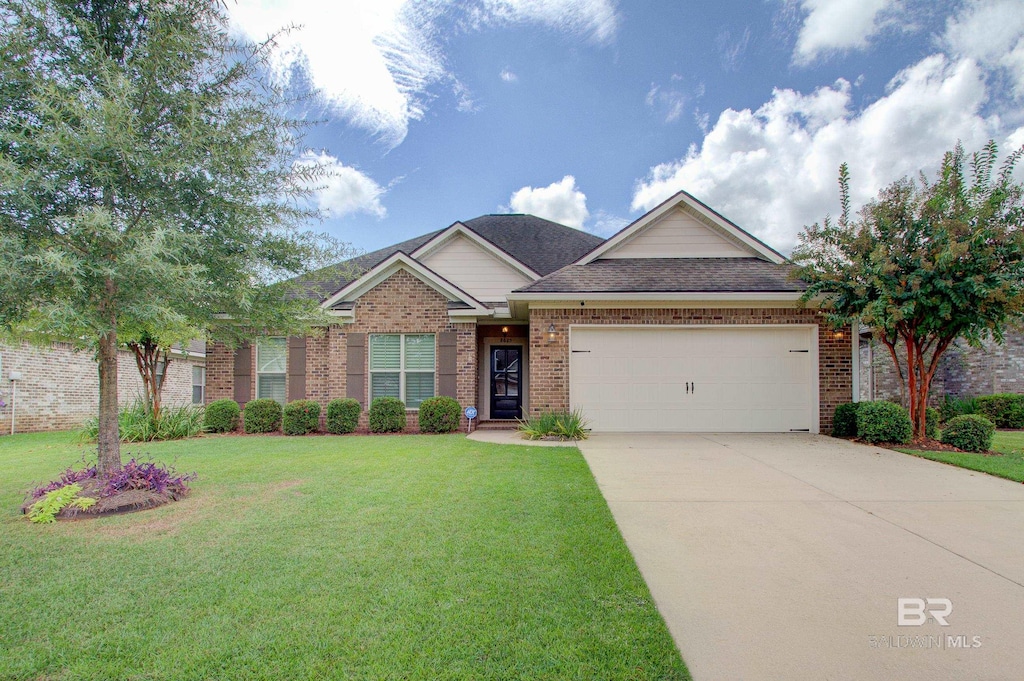 view of front of house featuring a front yard and a garage