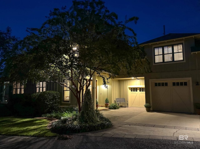 view of front facade featuring a garage