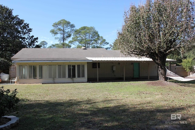 back of house featuring a lawn