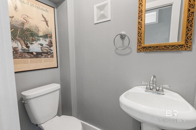 bathroom featuring sink and toilet