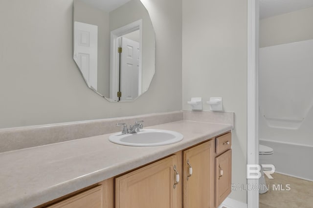 full bath with vanity, toilet, and a bathtub