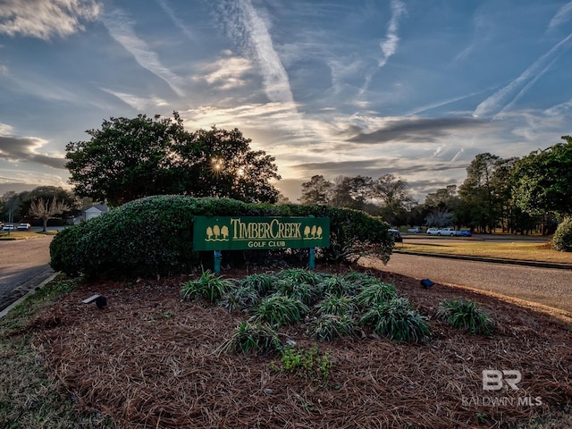 view of community / neighborhood sign