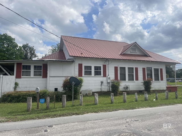 view of front of property with metal roof