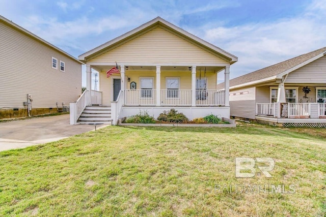 view of front of house featuring a porch and a front lawn