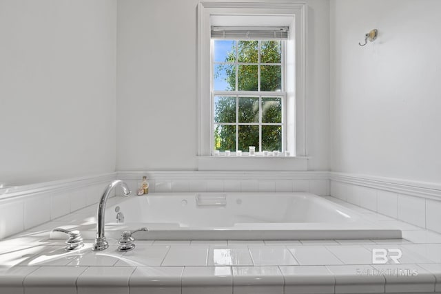 bathroom featuring tiled tub