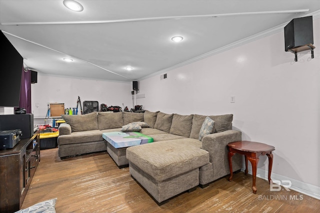 162 Westwood St, Mobile, AL 36606 - living area featuring ornamental molding, light wood finished floors, recessed lighting, and baseboards