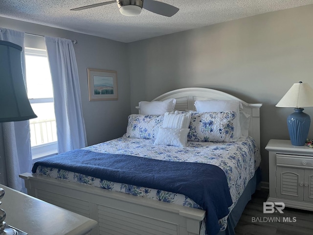 bedroom featuring ceiling fan and a textured ceiling