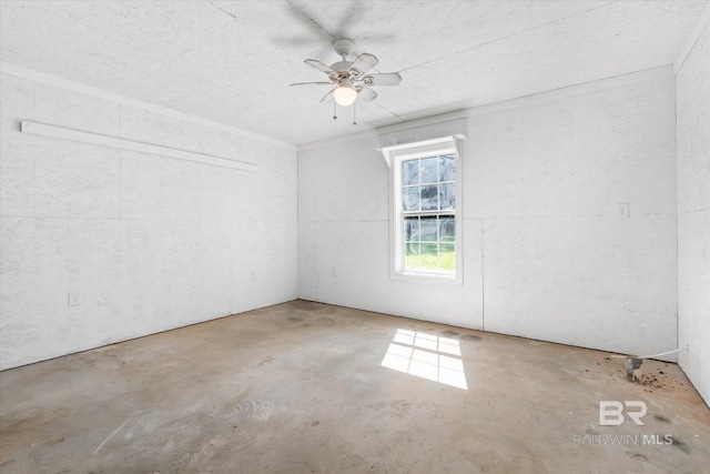 empty room featuring ceiling fan and concrete floors