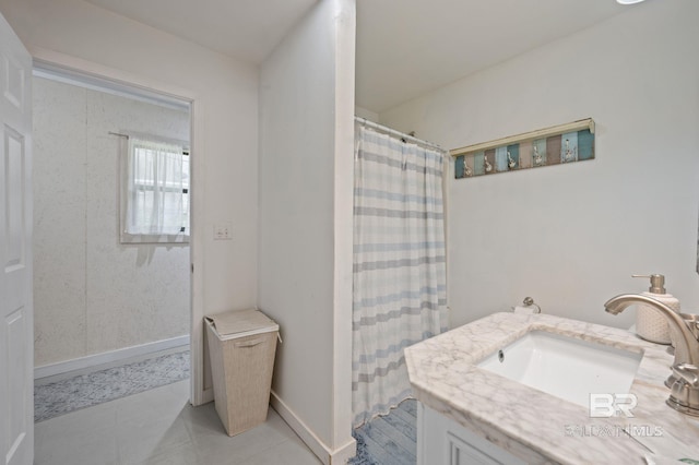 bathroom with baseboards, a shower with curtain, and vanity