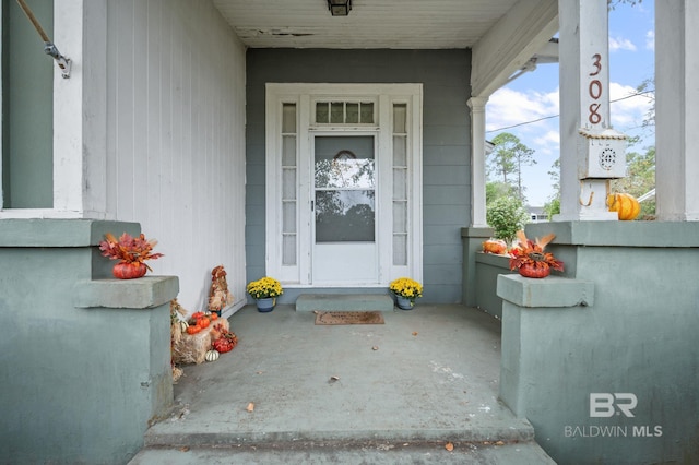 property entrance featuring covered porch