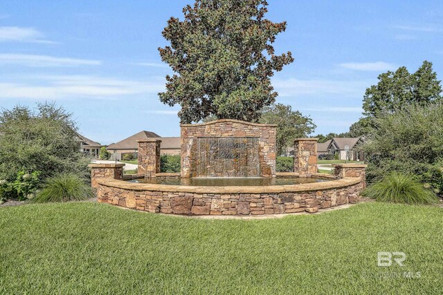 community sign with a lawn