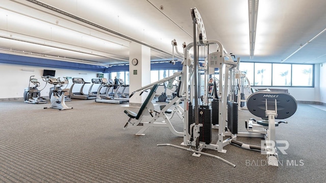 exercise room featuring baseboards