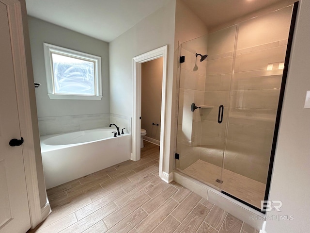 bathroom with toilet and independent shower and bath