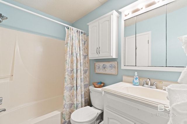 full bathroom with shower / tub combo with curtain, vanity, and toilet