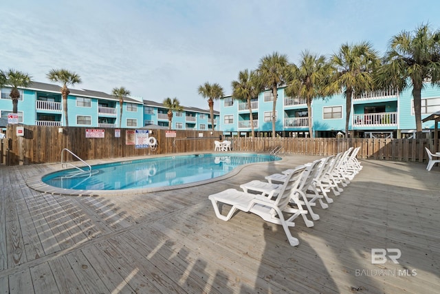 view of swimming pool