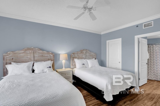22984 Perdido Beach Blvd Unit 52D, Orange Beach, AL 36561 - bedroom with wood finished floors, visible vents, ceiling fan, and ornamental molding