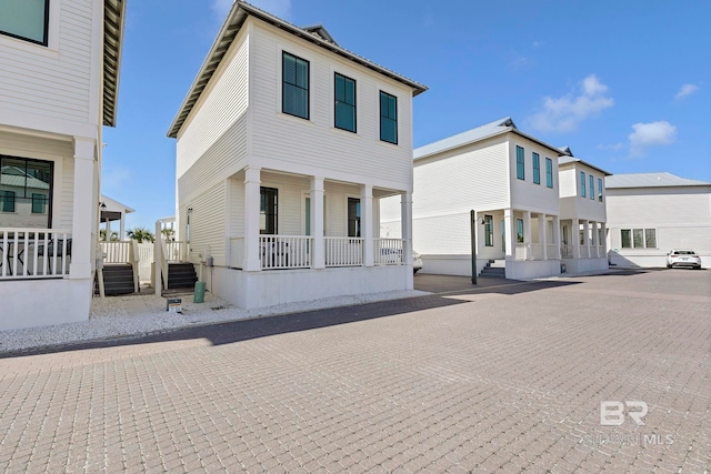 view of front of property featuring a porch