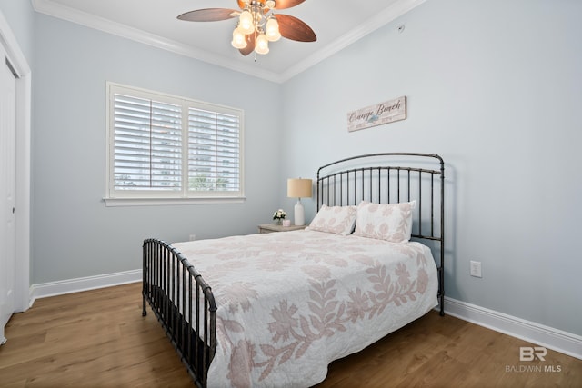 28250 Canal Rd Unit 101, Orange Beach, AL 36561 - bedroom featuring baseboards, a ceiling fan, ornamental molding, wood finished floors, and a closet