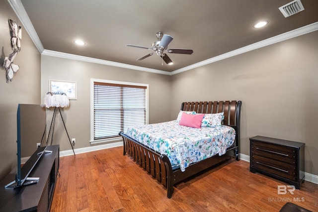 bedroom featuring ornamental molding, hardwood / wood-style floors, and ceiling fan