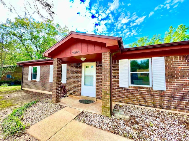 view of front of home featuring a patio area