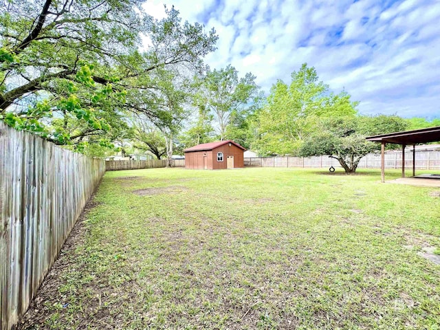 view of yard with a fenced backyard and an outdoor structure