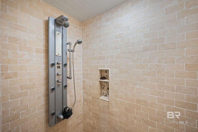 bathroom featuring tiled shower