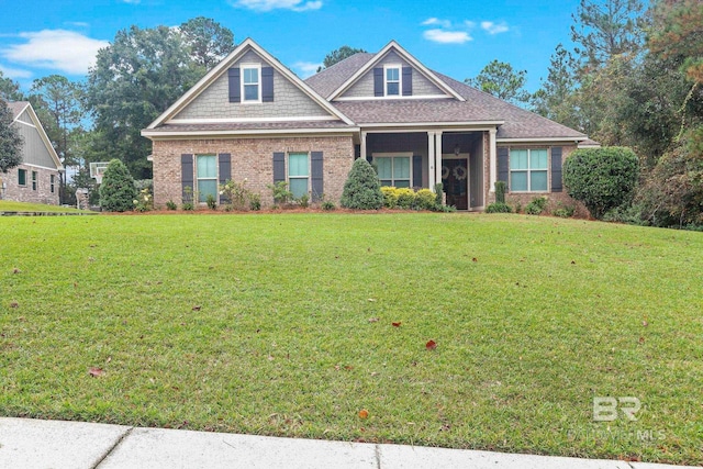 craftsman house featuring a front lawn