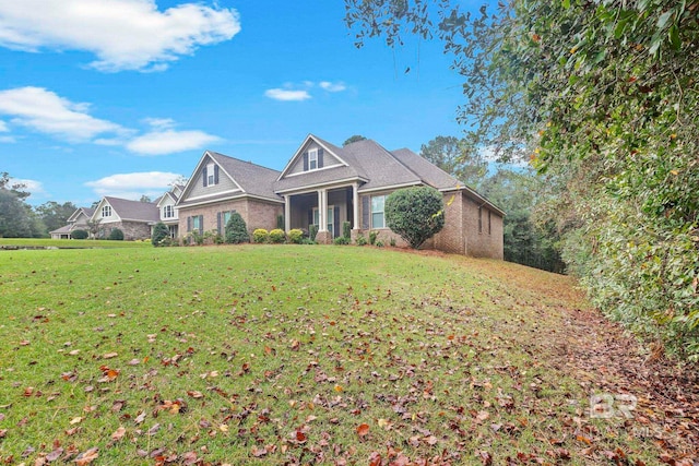 view of front of property with a front yard