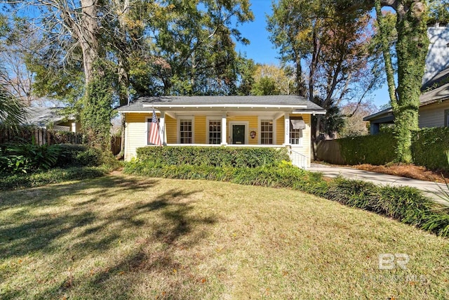 view of front of home featuring a front lawn and a porch