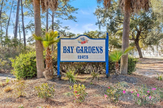 view of community / neighborhood sign