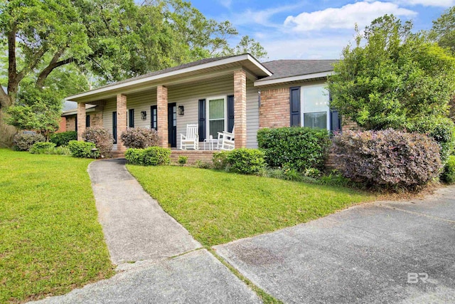 7431 Summer Ct, Mobile, AL 36695 - ranch-style house with covered porch, brick siding, and a front yard