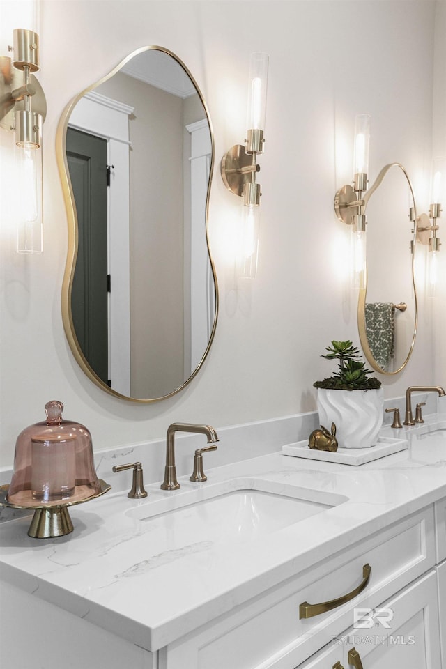 845 Inlet Cir, Gulf Shores, AL 36542 - bathroom featuring double vanity