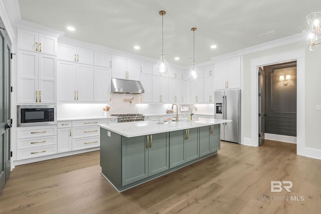 845 Inlet Cir, Gulf Shores, AL 36542 - kitchen featuring appliances with stainless steel finishes, under cabinet range hood, light countertops, white cabinets, and recessed lighting