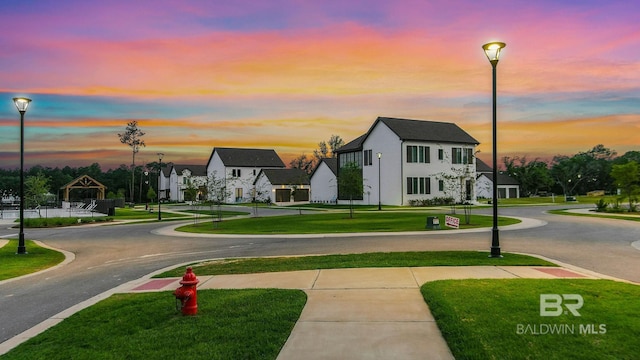 845 Inlet Cir, Gulf Shores, AL 36542 - view of property's community featuring curved driveway and a lawn
