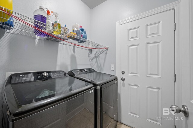 1206 Crown Walk Dr, Foley, AL 36535 - clothes washing area featuring independent washer and dryer