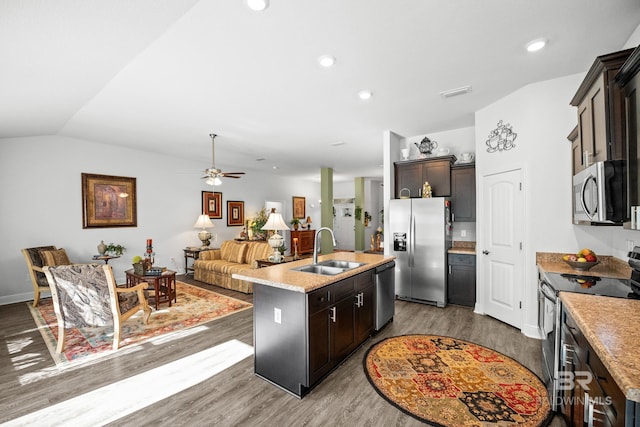 23038 Ridgewood Dr, Robertsdale, AL 36567 - kitchen featuring stainless steel appliances, a sink, light wood-type flooring, a kitchen island with sink, and a ceiling fan