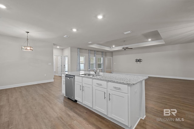24884 Smarty Jones Cir, Daphne, AL 36526 - kitchen with dishwasher, a ceiling fan, open floor plan, a tray ceiling, and an island with sink