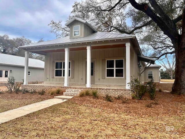 view of front of property with covered porch