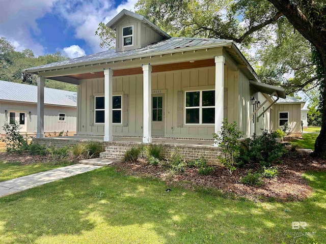 view of front of house featuring a front yard and covered porch