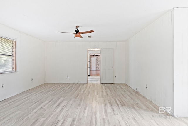 unfurnished room featuring light hardwood / wood-style flooring and ceiling fan