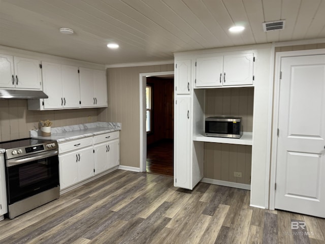 7121 N Century Blvd, Century, FL 32535 - kitchen with appliances with stainless steel finishes, under cabinet range hood, white cabinetry, light countertops, and crown molding