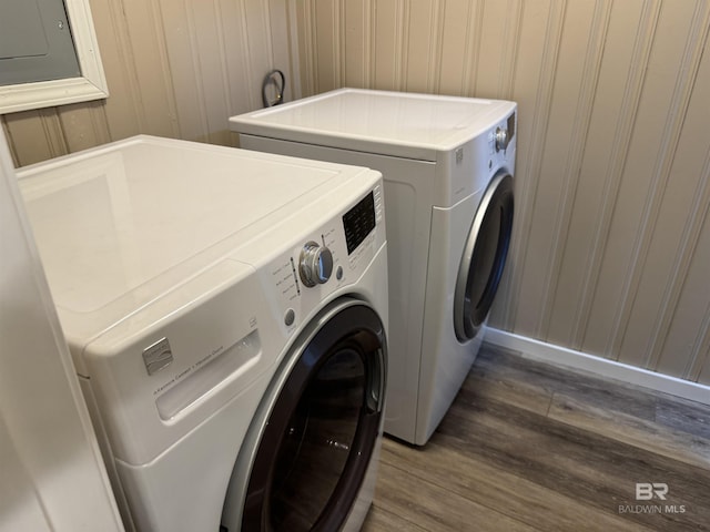 7121 N Century Blvd, Century, FL 32535 - laundry area with washing machine and clothes dryer and dark wood-style floors