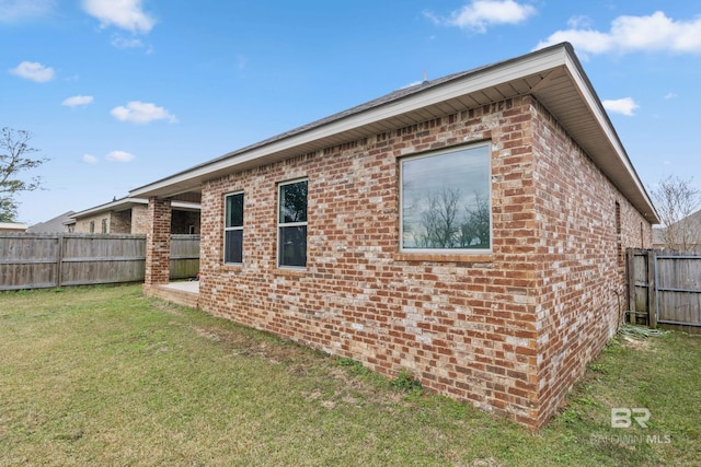 back of house featuring a yard