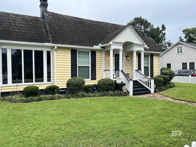 view of front of property with a front lawn